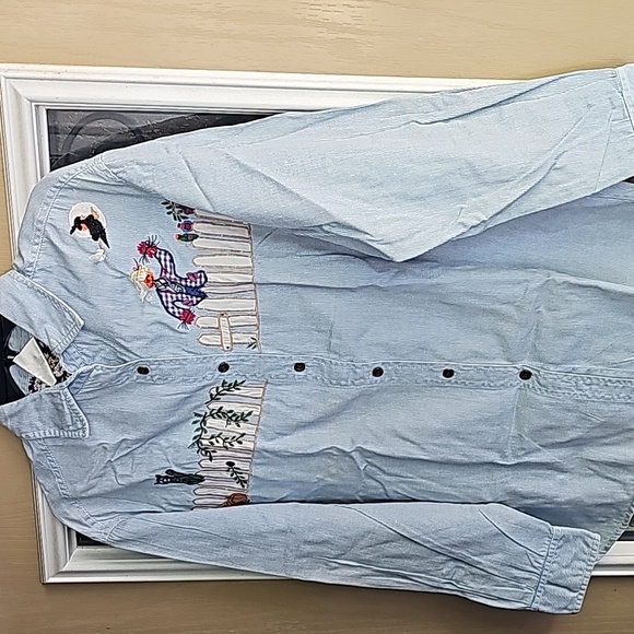 bill blass Tops - Halloween shirt